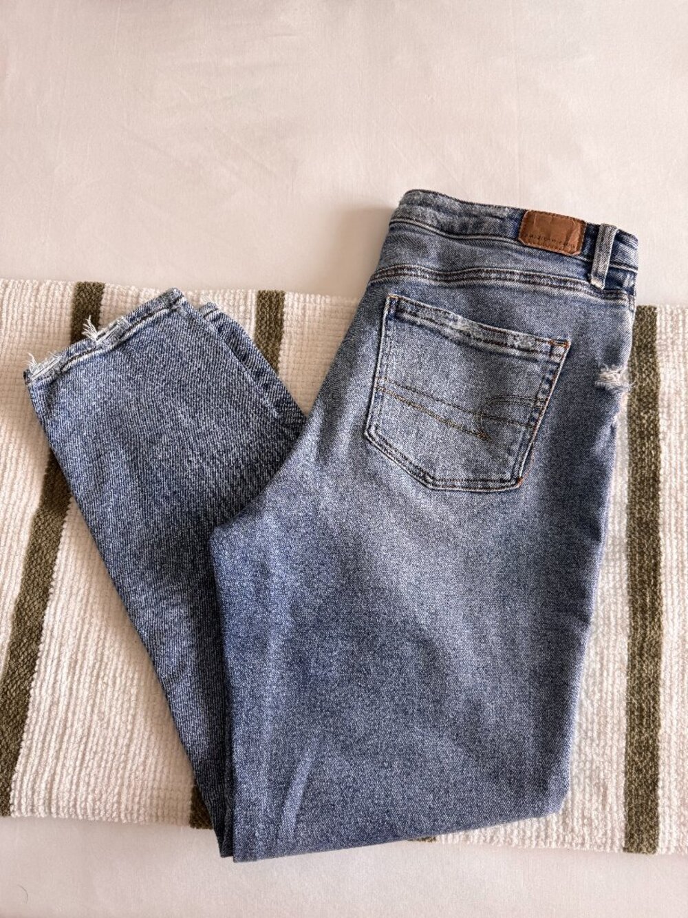 Women's American Eagle Mom Jeans size 10 Regular
